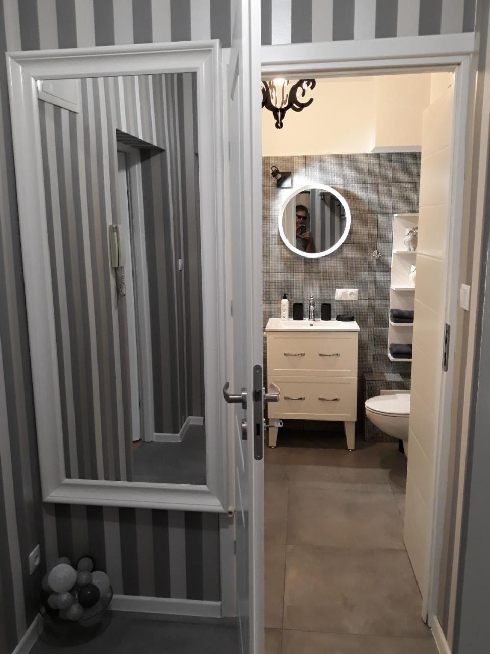 2 Bedroom Center *